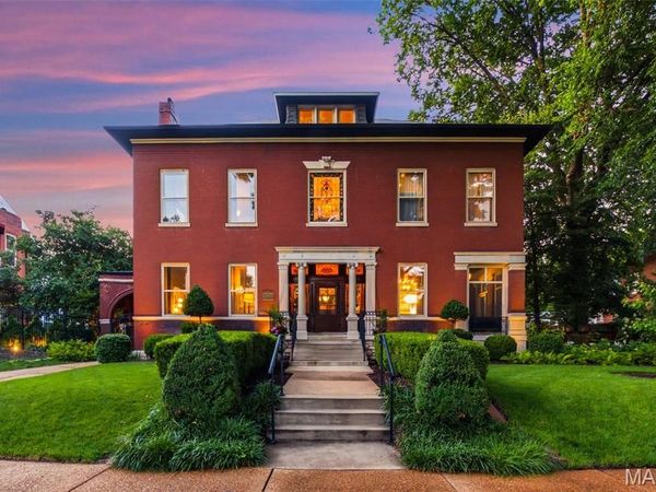 3117 Russell Boulevard, St Louis, MO 63104