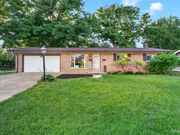 10121 Pinehurst Drive, St Louis, MO 63114