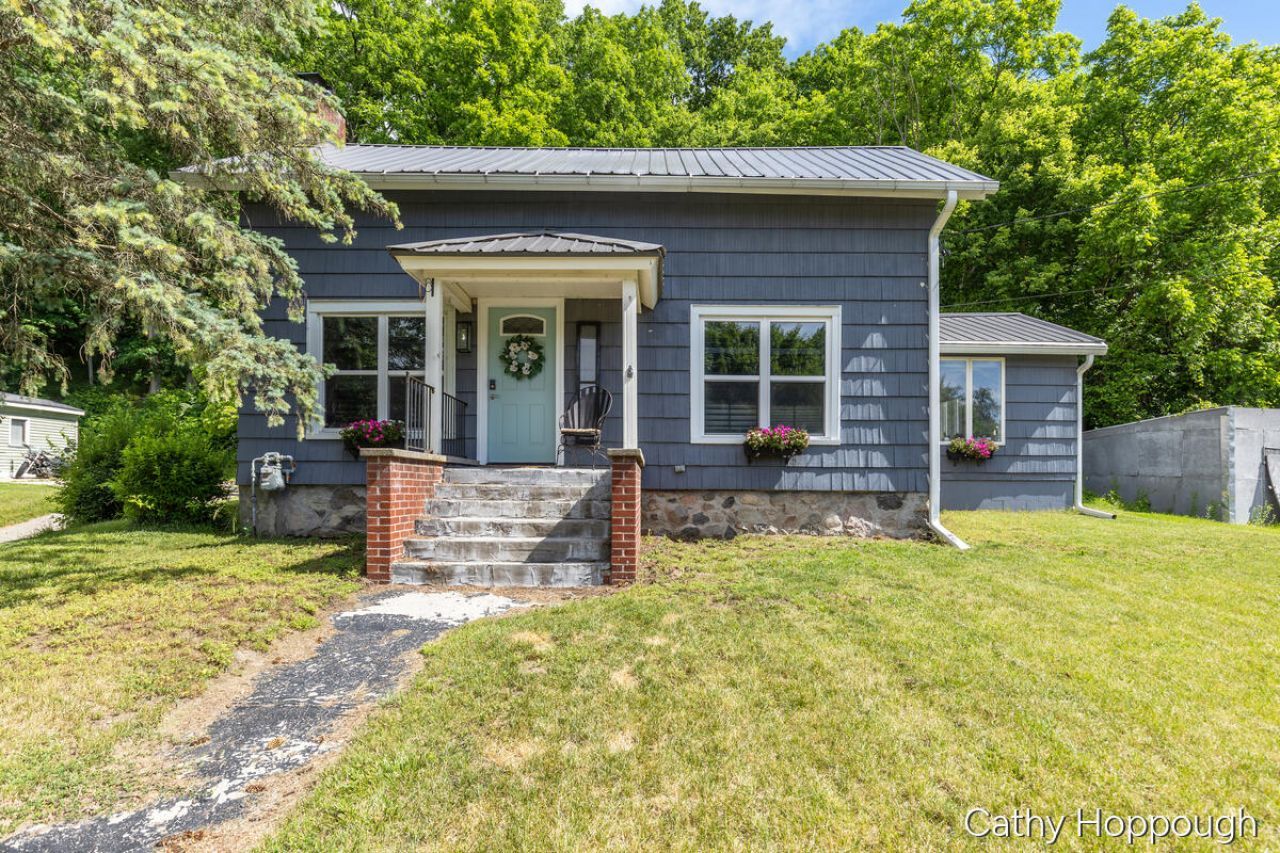 510 E Main Street, Ionia, MI 48846 Main Photo
