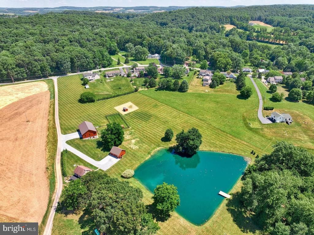2415 CLEARVIEW LANE, SPRING GROVE, PA 17362