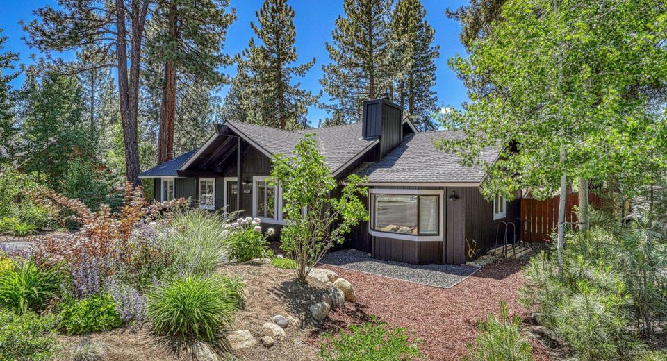 10227 E Laburnham Circle, Truckee, CA 96161 Photo