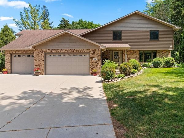 2447 PARKWOOD DRIVE, Green Bay, WI 54304