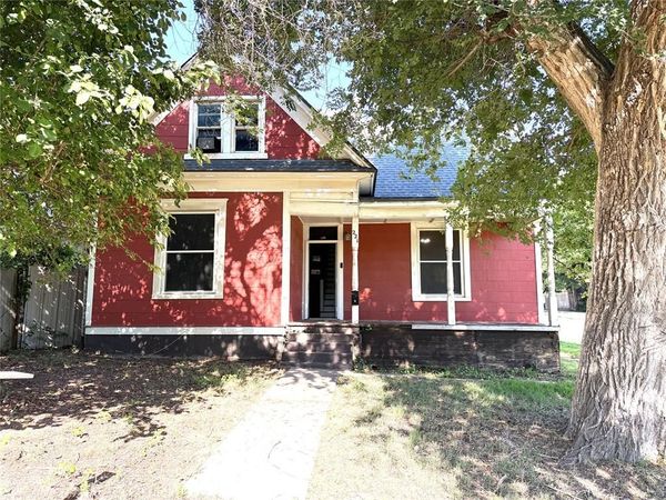 221 N Barker Avenue, El Reno, OK 73036