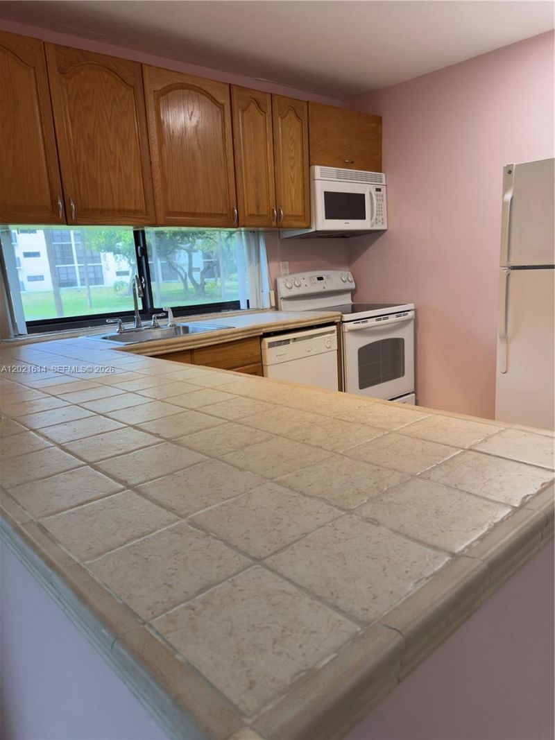 17011 N Bay Rd, Unit 117, Sunny Isles Beach, FL 33160 Photo