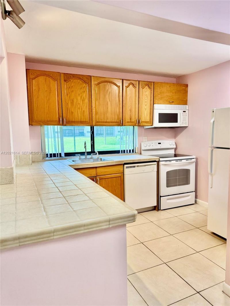 17011 N Bay Rd, Unit 117, Sunny Isles Beach, FL 33160 Photo