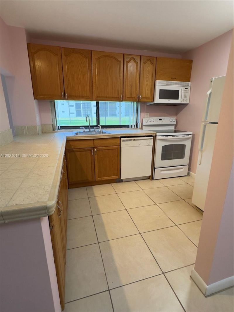 17011 N Bay Rd, Unit 117, Sunny Isles Beach, FL 33160 Photo