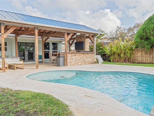 1304 N 40th Ave , Hollywood, FL 33021