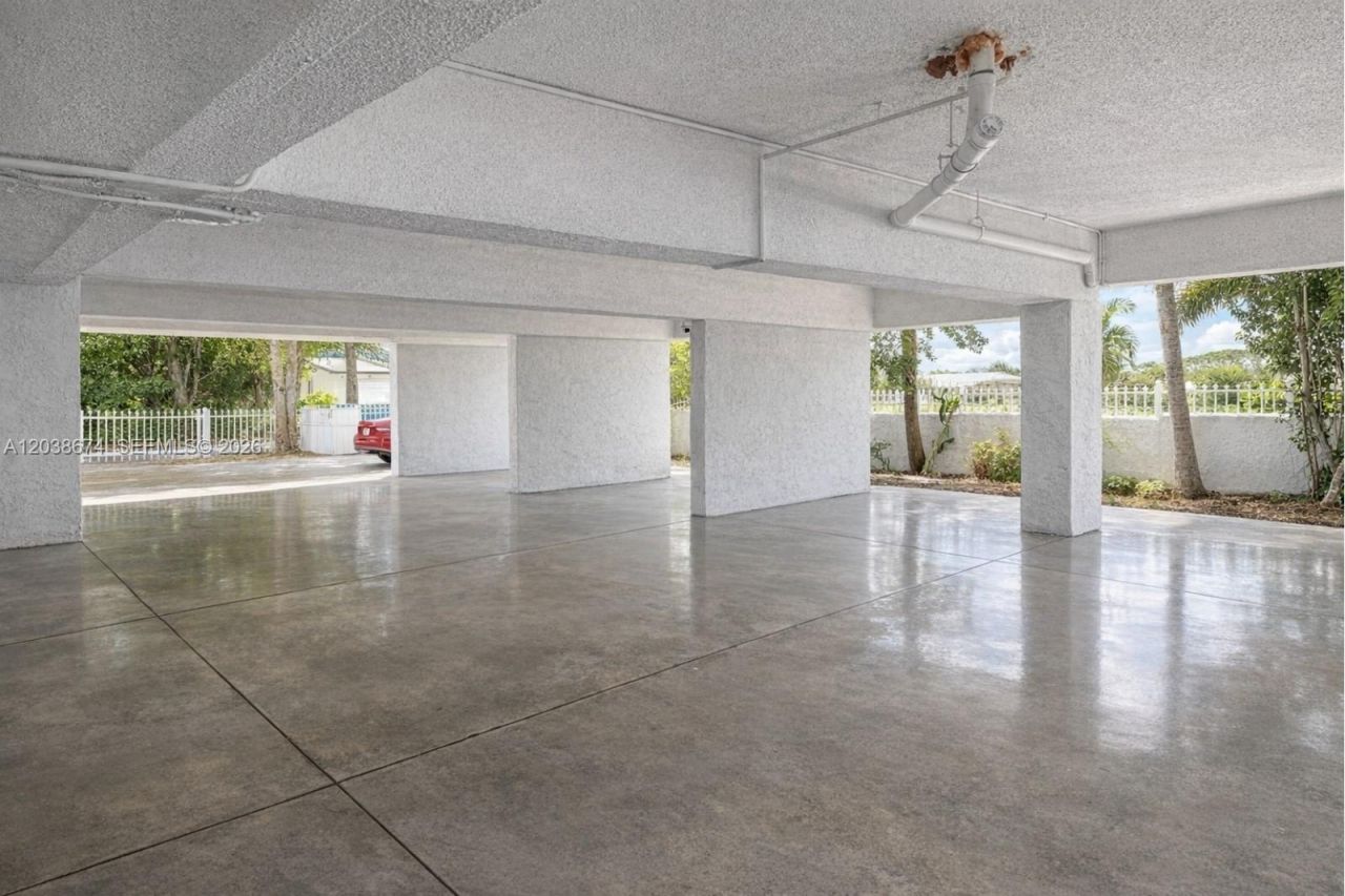 1090 NE 129th St , Unit 205, North Miami, FL 33161 Photo
