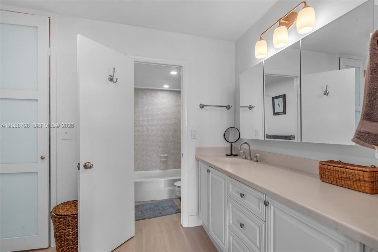 150 Ocean Lane Dr , Unit 7C, Key Biscayne, FL 33149 Photo