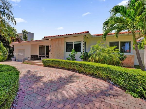 2025 Alamanda Dr , North Miami, FL 33181