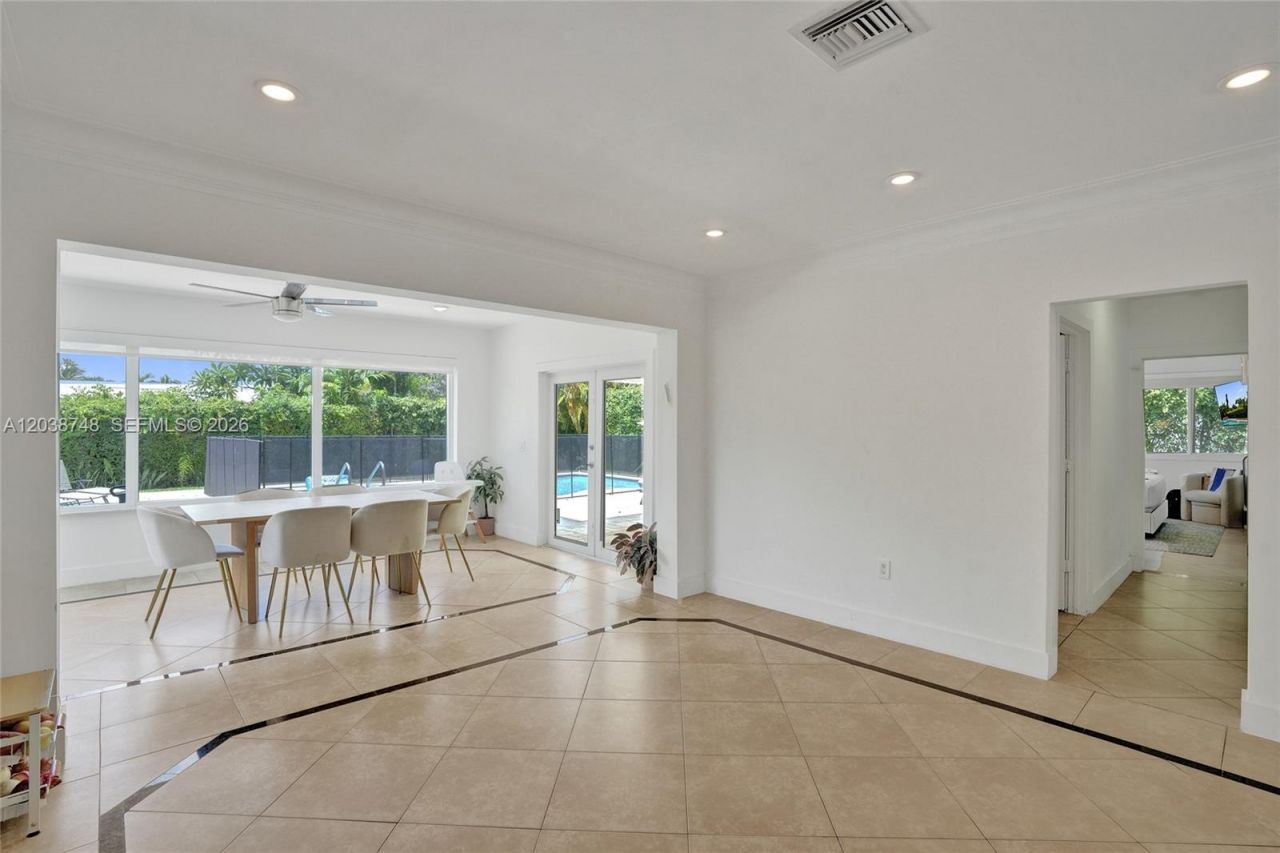 2025 Alamanda Dr, North Miami, FL 33181 Photo