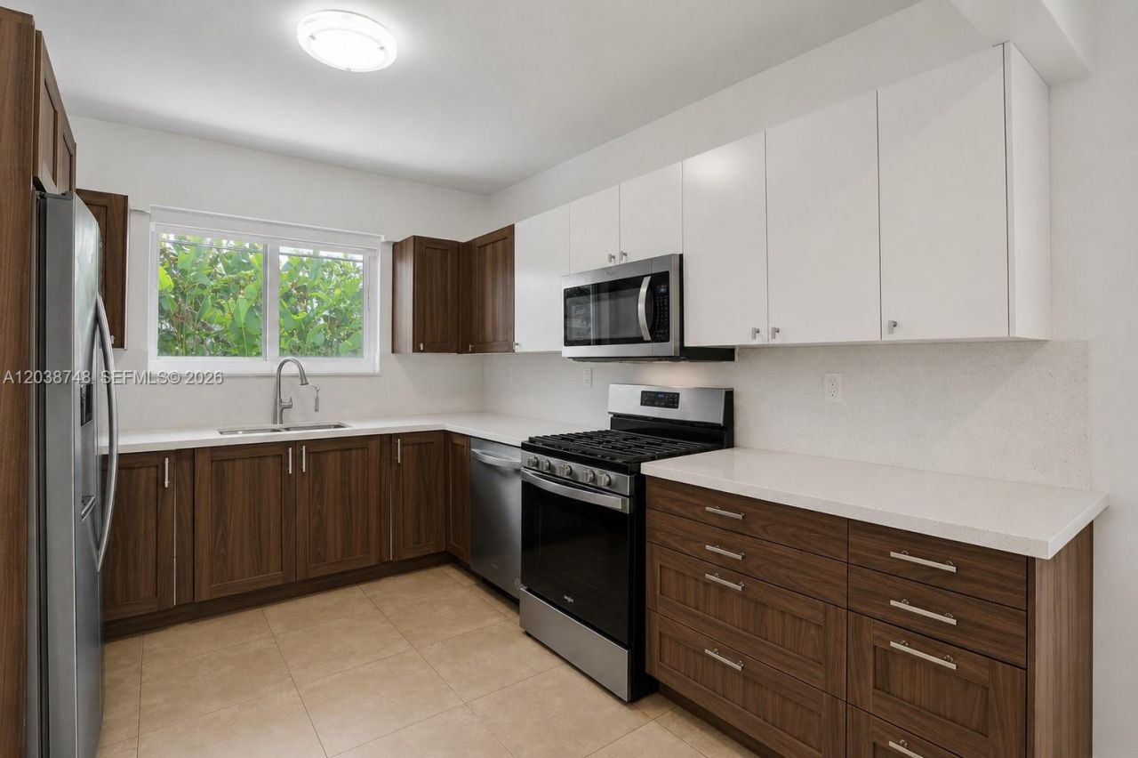 2025 Alamanda Dr, North Miami, FL 33181 Photo