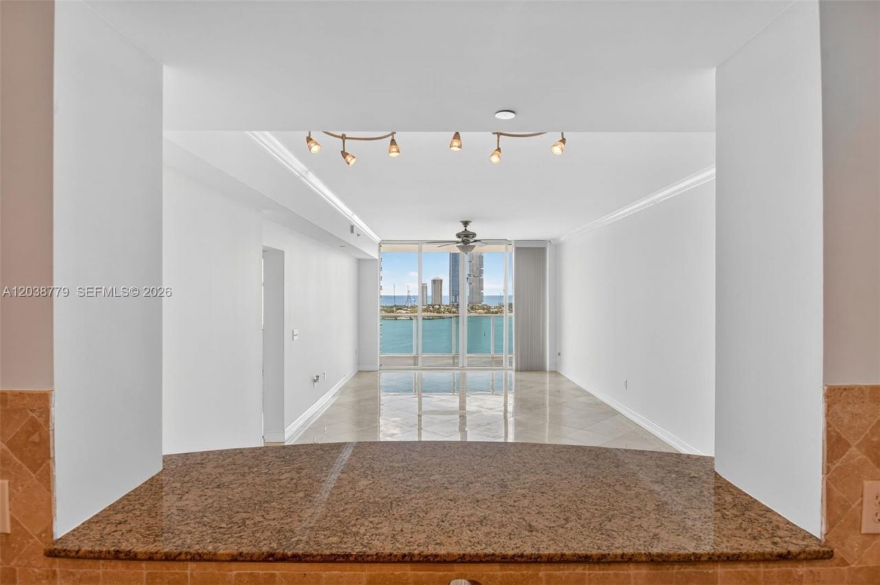 3330 NE 190th St , Unit 1611, Aventura, FL 33180 Photo