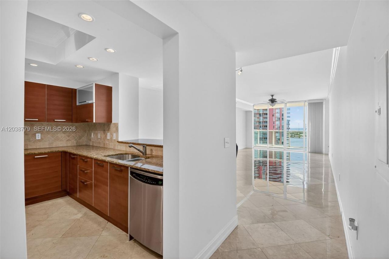 3330 NE 190th St , Unit 1611, Aventura, FL 33180 Photo