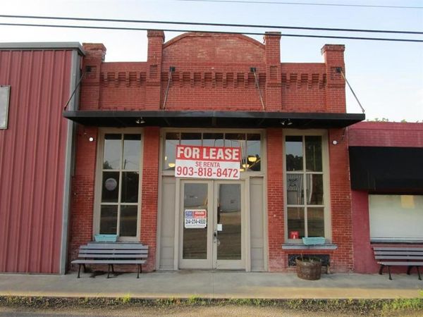 106 E Hayes Street , Savoy, TX 75479