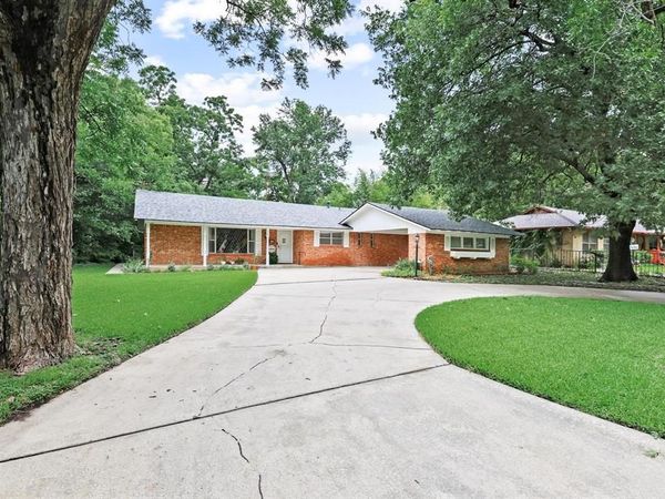 111 W Tennie Street , Gainesville, TX 76240