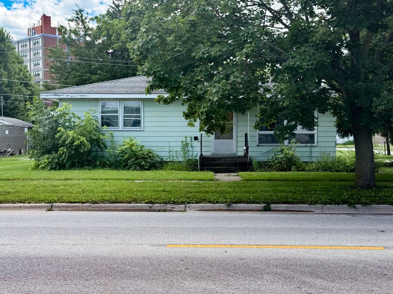 930 W Howard Street , Pontiac, IL 61764 Main Photo