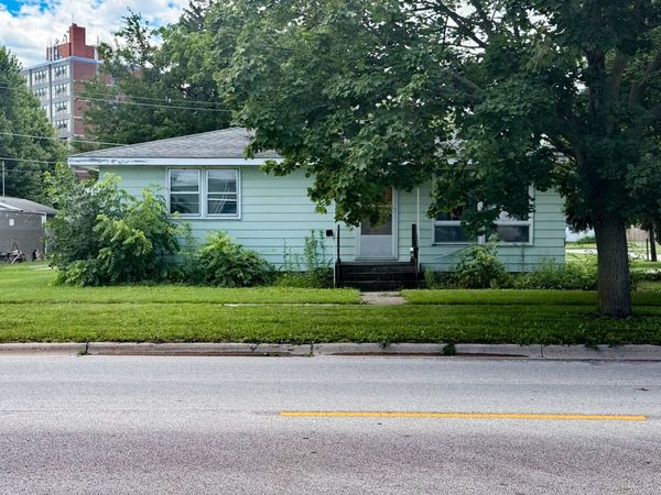 930 W Howard Street , Pontiac, IL 61764