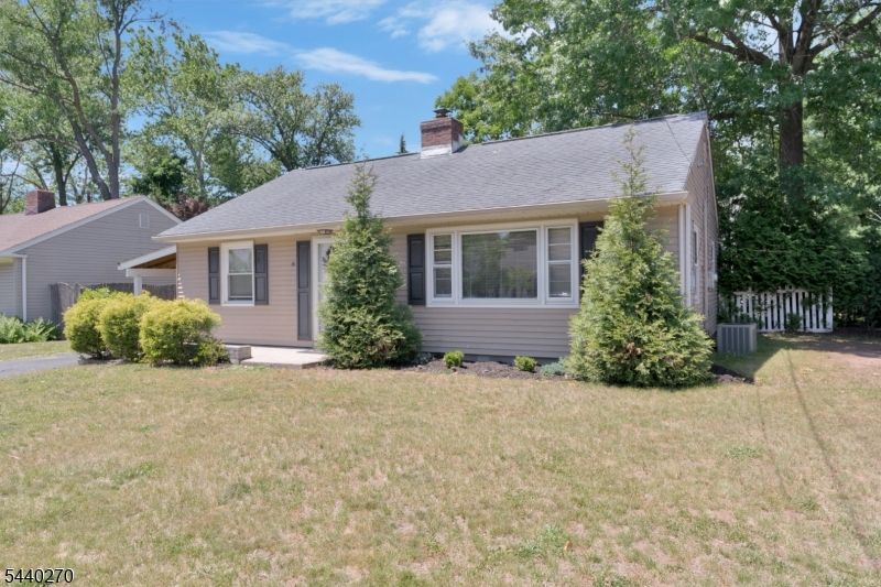 8 Pierrepont Ave, Middlesex, NJ 08846 Main Photo