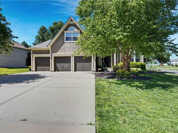 19480 W 207th Terrace, Spring Hill, KS 66083