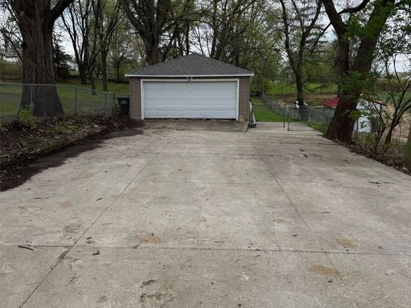 1443 Pioneer Road, Des Moines, IA 50320