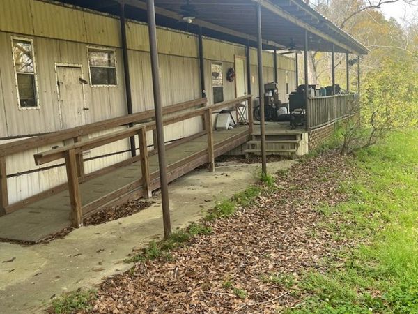 1433 Sam Mcneil Lane, Gloster, MS 39638