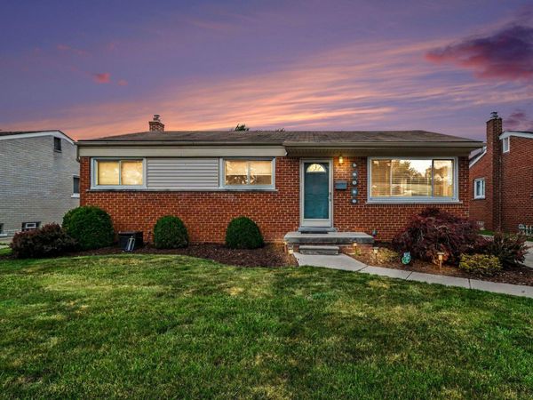 32413 Greenlawn Street, Saint Clair Shores, MI 48082