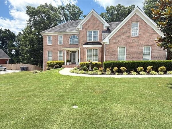 918 Edgewater Drive , Loganville, GA 30052