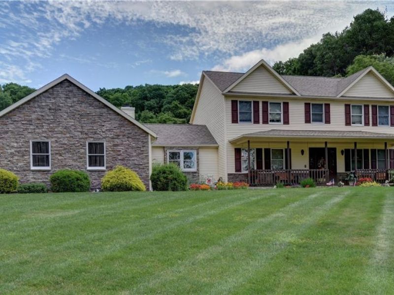 995 Clearview Drive SE, New Philadelphia, OH 44663 Photo 1