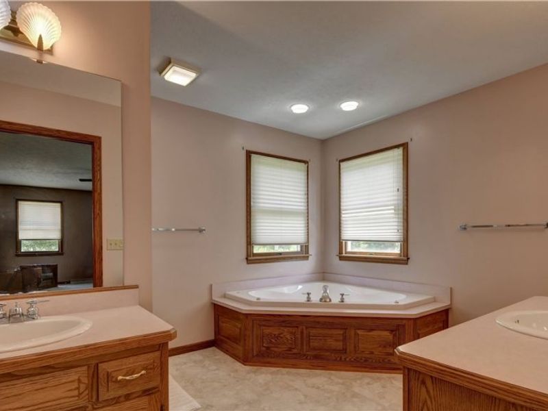 995 Clearview Drive SE, New Philadelphia, OH 44663 Photo 26