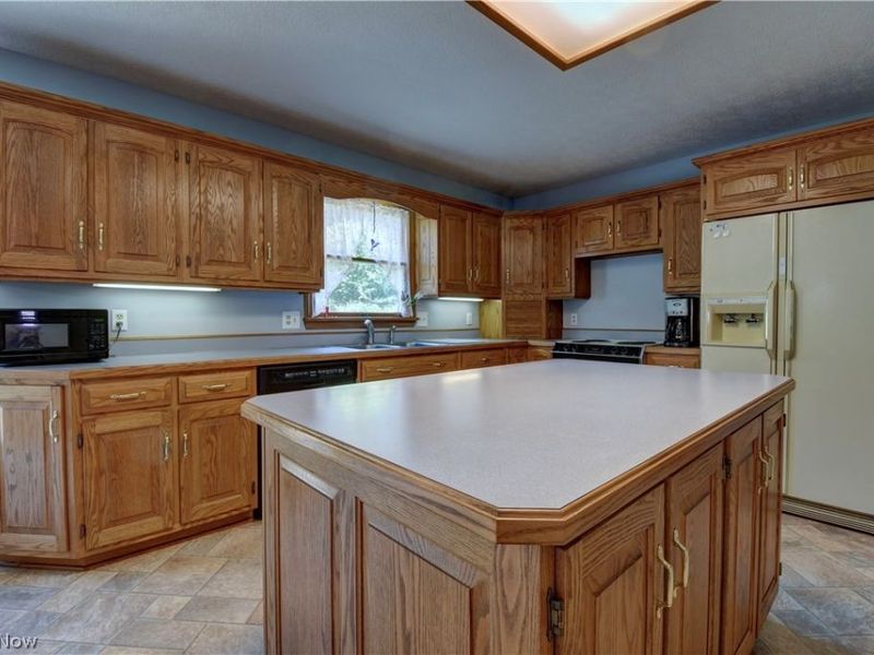 995 Clearview Drive SE, New Philadelphia, OH 44663 Photo 5