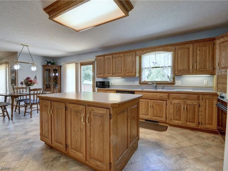995 Clearview Drive SE, New Philadelphia, OH 44663 Photo 6