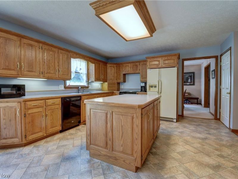 995 Clearview Drive SE, New Philadelphia, OH 44663 Photo 8