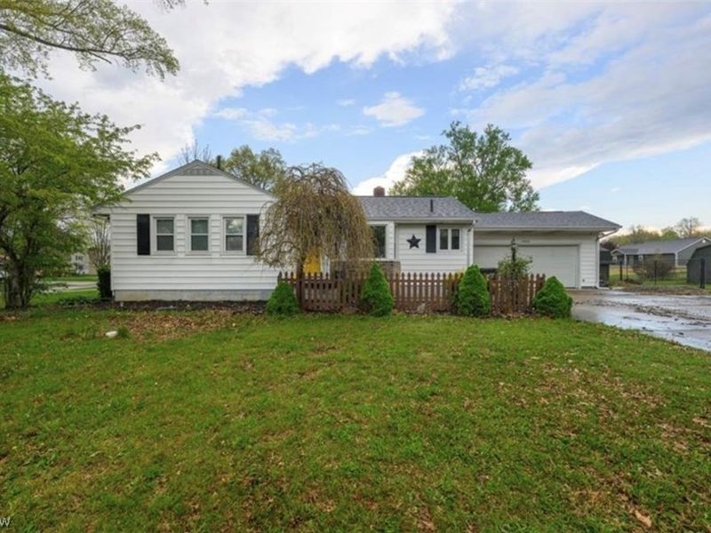2950 Stanton Avenue NW, Massillon, OH 44647 Photo 1