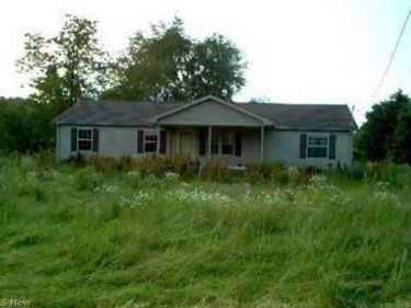 9863 Mapleton Street SE, East Canton, OH 44730