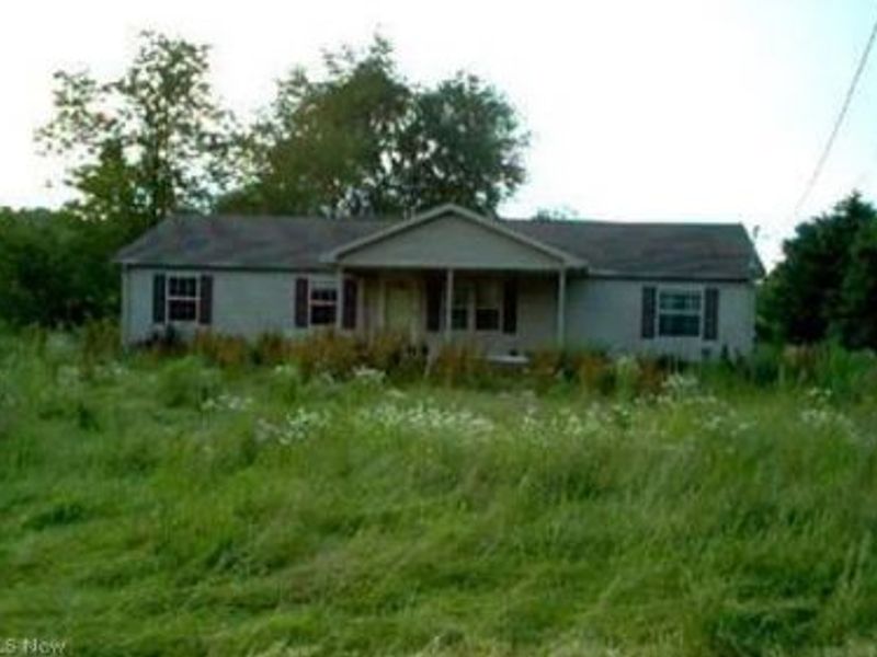9863 Mapleton Street SE, East Canton, OH 44730 Photo 1