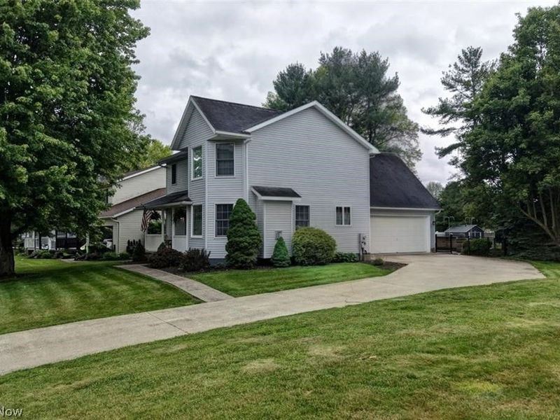 104 Pinedale Drive , Dover, OH 44622 Photo 2