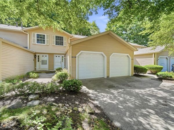 3949 Lake Run Boulevard , Stow, OH 44224