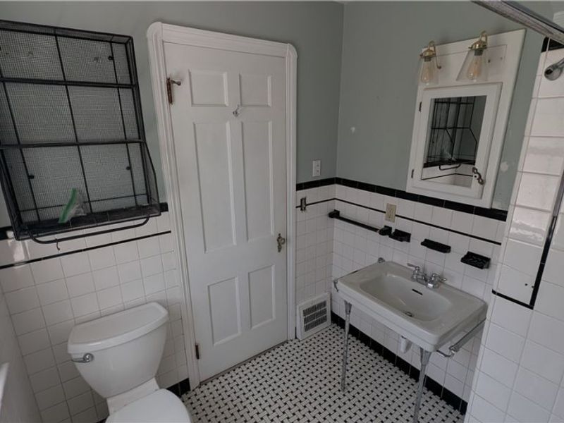 16725 Bradgate Avenue, Cleveland, OH 44111 Photo 13