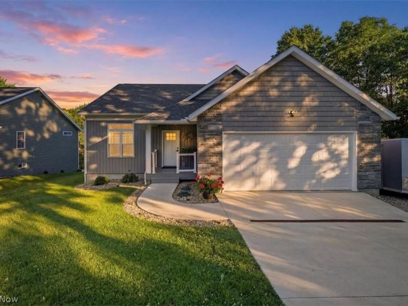 682 Grand Valley Drive , Howard, OH 43028 Photo 2