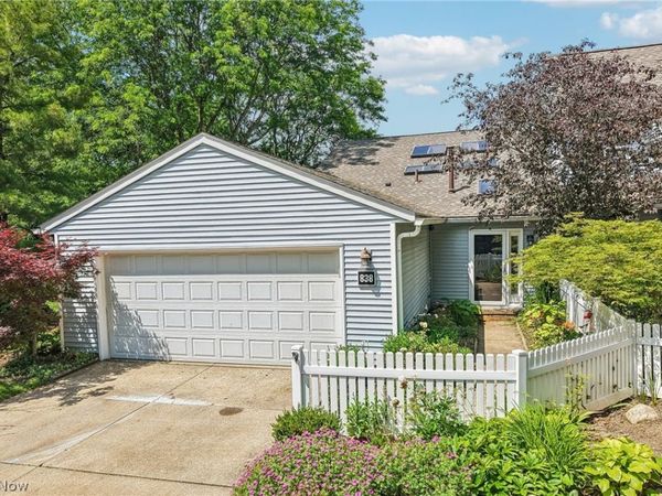 838 Lynnhaven Lane , Akron, OH 44313