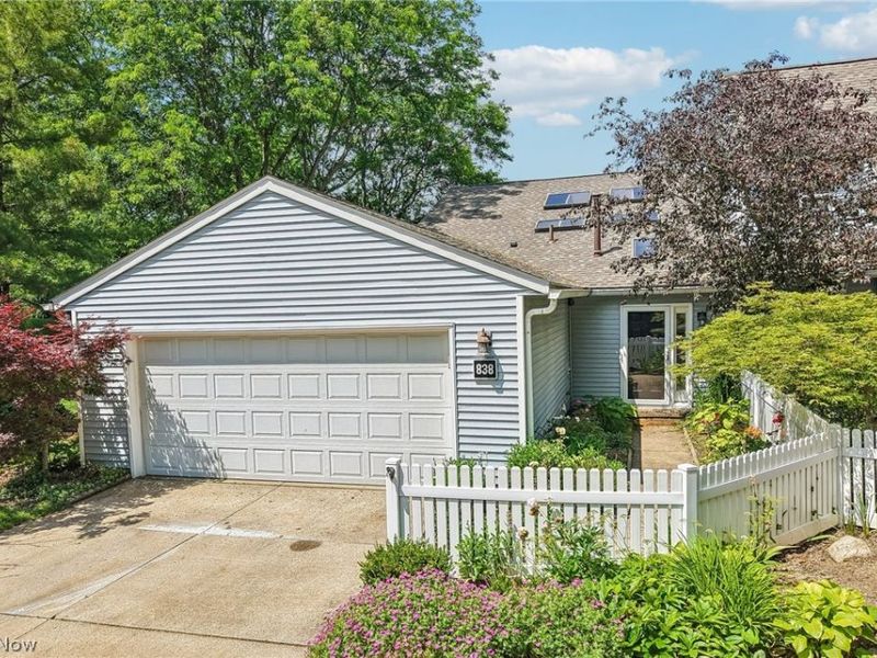 838 Lynnhaven Lane , Akron, OH 44313 Photo 1