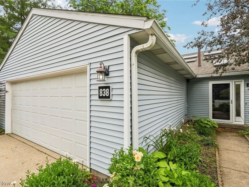 838 Lynnhaven Lane , Akron, OH 44313 Photo 4