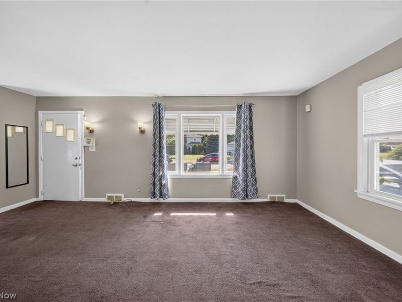 378 Hillwood Drive , Akron, OH 44320 Photo 5