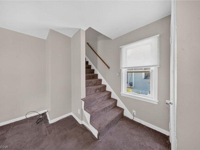 378 Hillwood Drive , Akron, OH 44320 Photo 7