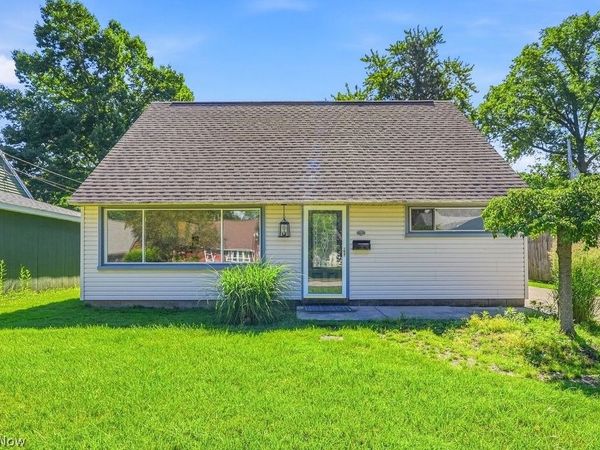 1757 Windsor Street , Cuyahoga Falls, OH 44221