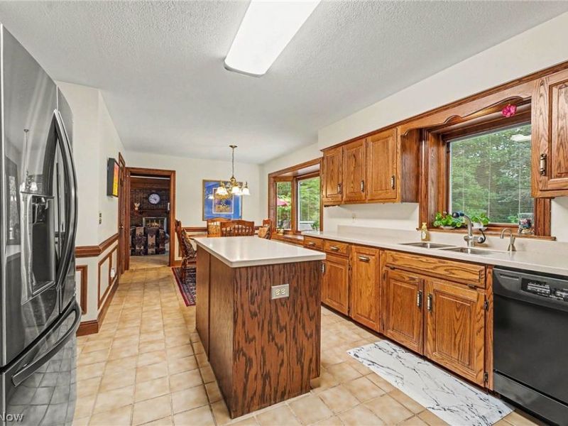 33328 Allenbury Drive, Solon, OH 44139 Photo 3