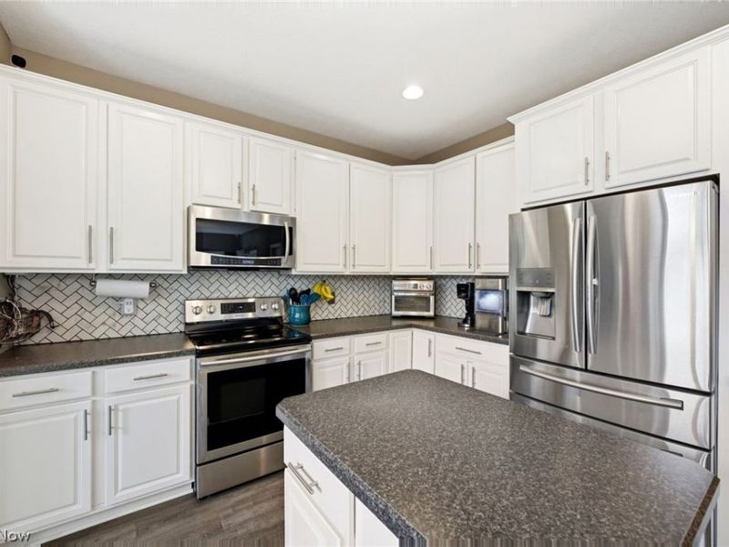 8400 Raleigh Place, Concord Township, OH 44077 Photo 15