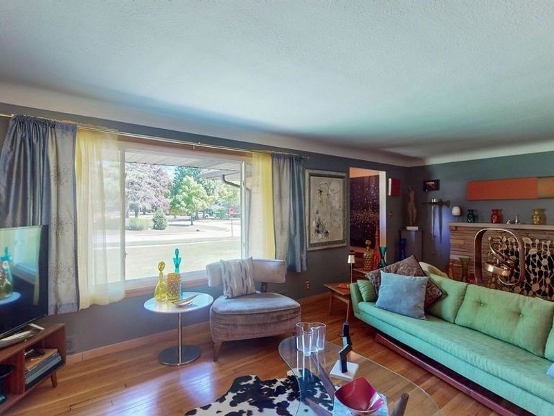 1896 Dunellon Drive, Lyndhurst, OH 44124 Photo 9