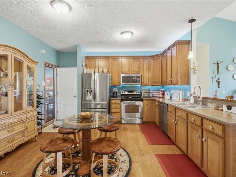 3932 Courtyard Drive , Lorain, OH 44053 Photo 5